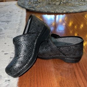 DANSKO WOMEN’S PROFESSIONAL CLOGS | SIZE 38